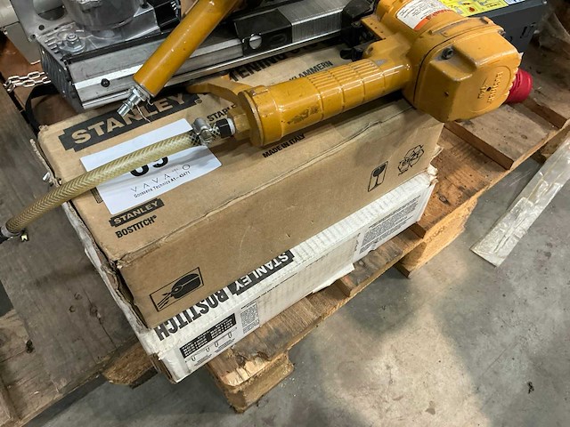 Bostitch pneumatische tacker (2x) - afbeelding 3 van  3