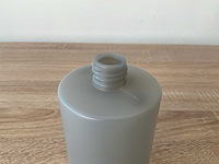 Boston bottle 500 ml pehd 24/410 pantone 2331c semi-transp. fles (1147x) - afbeelding 2 van  3