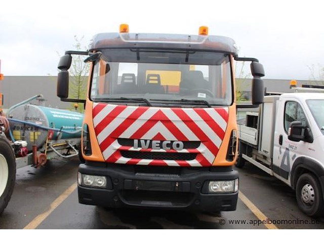 Botsabsorbeerder iveco 120e, datum 1ste inschrijving 17/10/2013, chassisnummer zcfa1ed1402612580, km-stand laatste keuring 3.276, euro evv - afbeelding 2 van  9