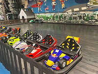 Botsauto platform met 5 botsauto’s - afbeelding 1 van  13