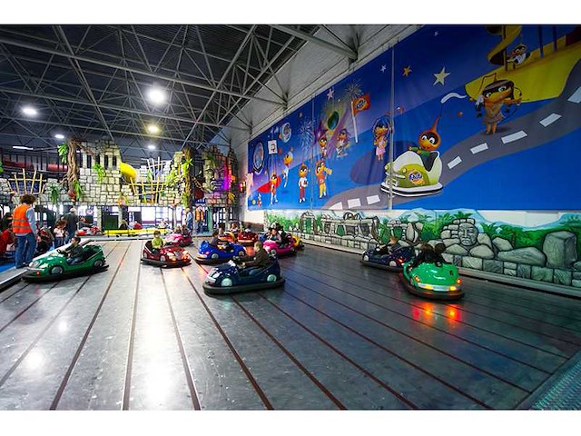 Botsauto platform met 5 botsauto’s - afbeelding 6 van  13