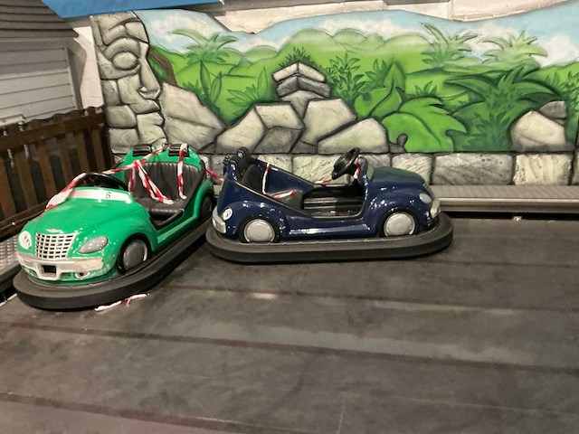 Botsauto platform met 5 botsauto’s - afbeelding 11 van  13
