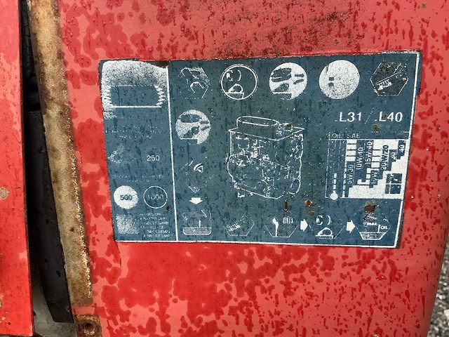 Boughton plateau leger chassis met kraan - lift kennis type 11000 r 78-2 - various units and containers - afbeelding 2 van  20