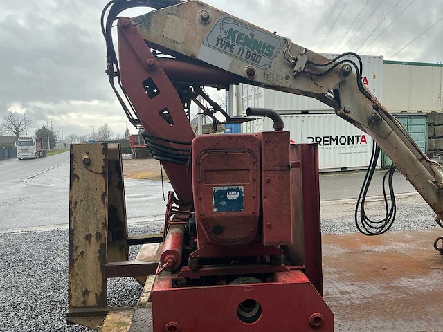Boughton plateau leger chassis met kraan - lift kennis type 11000 r 78-2 - various units and containers - afbeelding 19 van  20