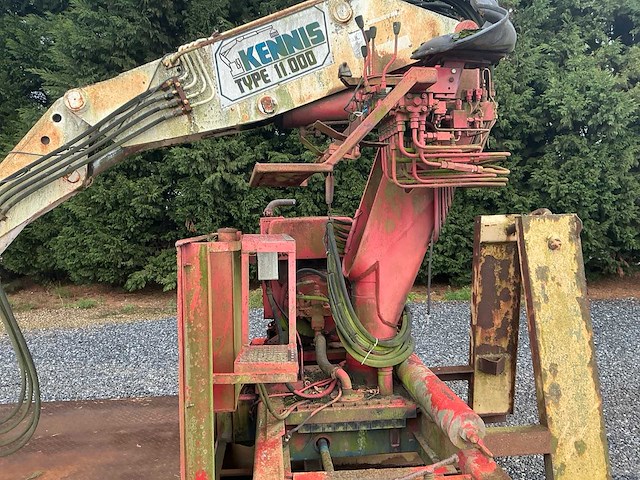 Boughton plateau leger chassis met kraan - lift kennis type 11000 r 78-2 - various units and containers - afbeelding 16 van  20