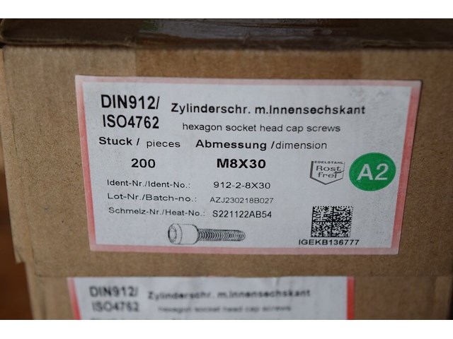 Bouten inbus 8x30 inox ca. 3 doosjes x200st. - afbeelding 1 van  1
