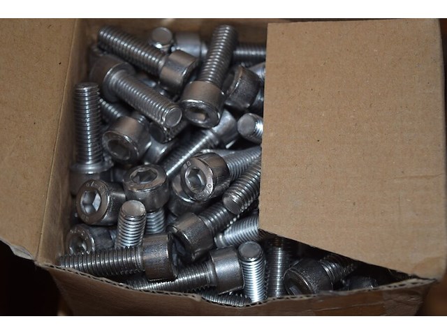 Bouten inbus inox 8x25 ca. 5 doosjes x100st. - afbeelding 1 van  2