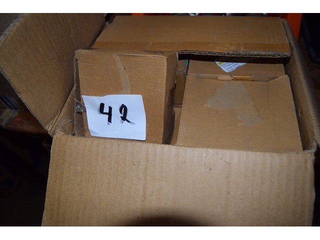 Bouten m8 x16 roestvrijstaal inbus, ca. 8 doosjes x200st. - afbeelding 3 van  3