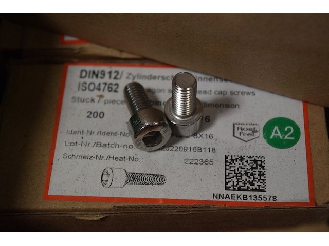 Bouten m8x16 roestvrijstaal ca. 8 doosjes x200 st. - afbeelding 1 van  2