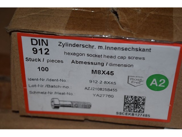 Bouten m8x45 roestvrijstaal inbus ca. 16 doosjes x 100st. - afbeelding 1 van  3