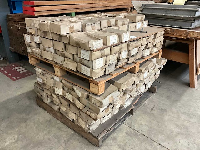 Bouten - afbeelding 5 van  7