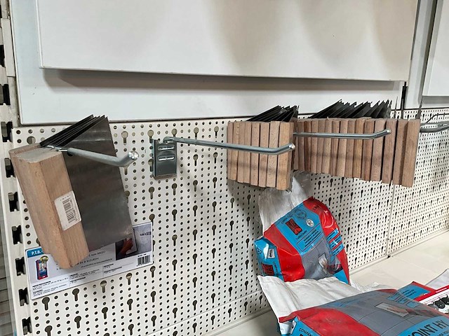 Bouw- en bevestigingsmateriaal - afbeelding 14 van  16