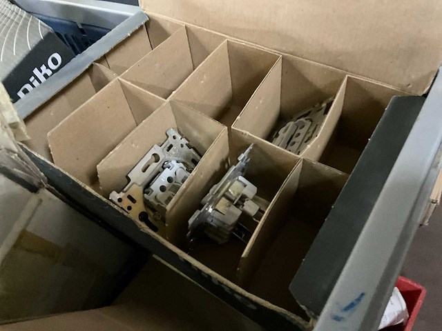 Bouw- en bevestigingsmateriaal - afbeelding 25 van  66