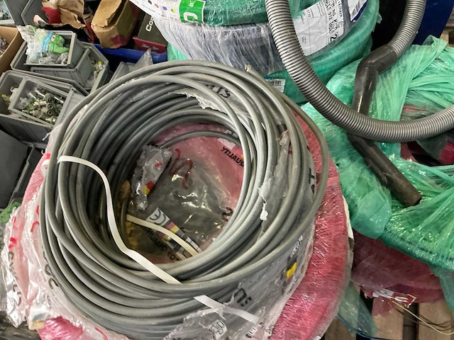 Bouw- en bevestigingsmateriaal - afbeelding 25 van  31