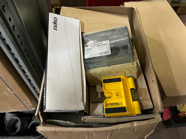 Bouw- en bevestigingsmateriaal - afbeelding 37 van  66