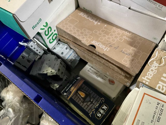 Bouw- en bevestigingsmateriaal - afbeelding 65 van  66