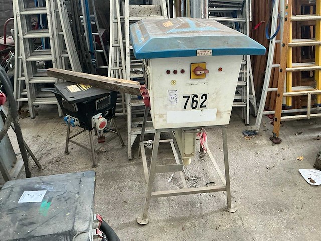 Bouwaansluitkast (te herstellen!) (2x) - afbeelding 1 van  11