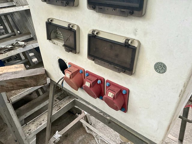 Bouwaansluitkast (te herstellen!) (2x) - afbeelding 5 van  11