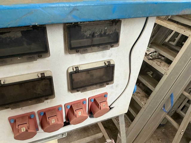 Bouwaansluitkast (te herstellen!) (2x) - afbeelding 6 van  11