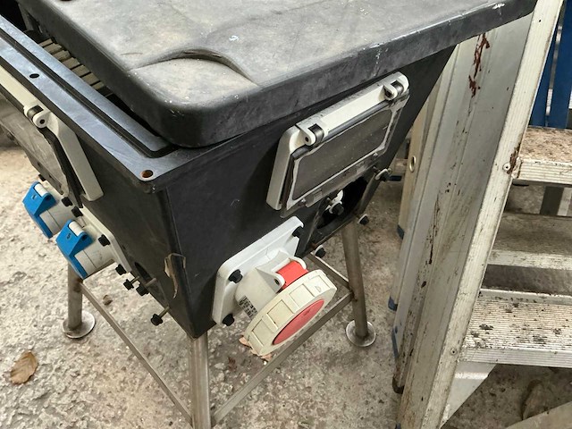 Bouwaansluitkast (te herstellen!) (2x) - afbeelding 9 van  11