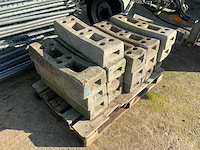 Bouwhek met betonnen blok (15x) - afbeelding 4 van  4
