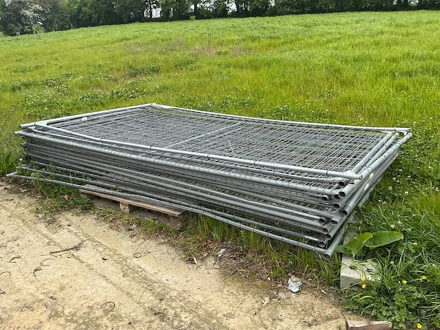 Bouwhek met betonnen blok (15x) - afbeelding 1 van  8