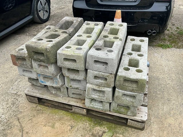 Bouwhek met betonnen blok (15x) - afbeelding 6 van  8