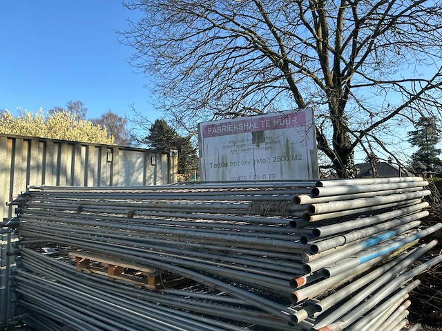 Bouwhek met betonnen blok (20x) - afbeelding 1 van  5