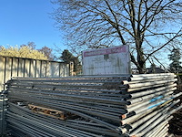 Bouwhek met betonnen blok (20x) - afbeelding 1 van  5