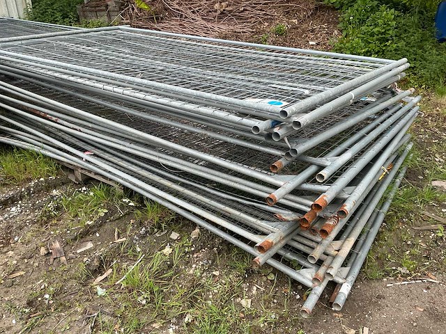 Bouwhek met betonnen blok (30x) - afbeelding 2 van  7