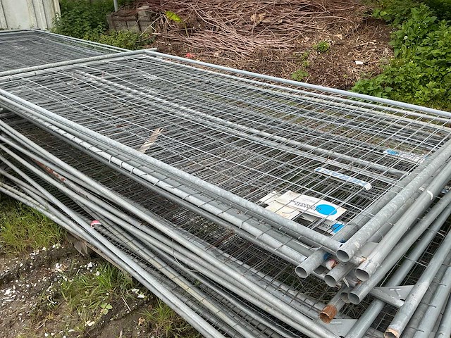 Bouwhek met betonnen blok (30x) - afbeelding 2 van  2