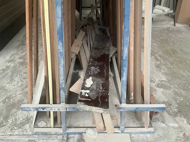 Bouwhout en 2x metalen bok - afbeelding 8 van  8