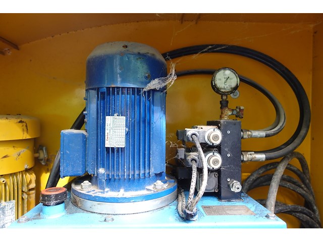 Bouwkraan fm gru + contragegewichten - afbeelding 3 van  35