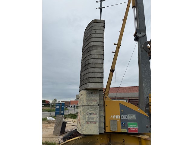 Bouwkraan fm gru + contragegewichten - afbeelding 25 van  35