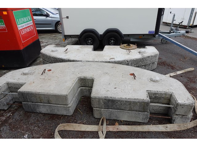 Bouwkraan fm gru + contragegewichten - afbeelding 32 van  35