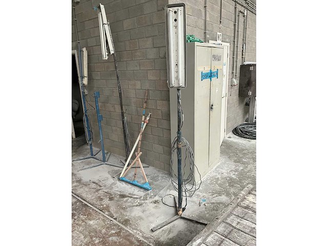 Bouwlamp op statief (3x) - afbeelding 2 van  5