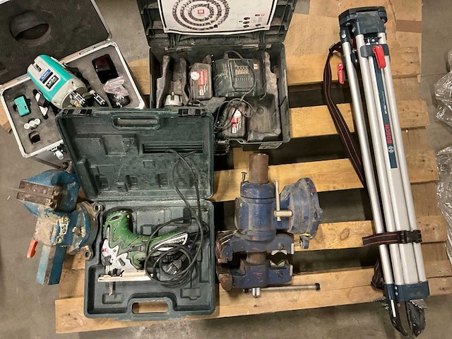 Bouwlaser, accu-slagmoersleutel en diversen - afbeelding 1 van  9