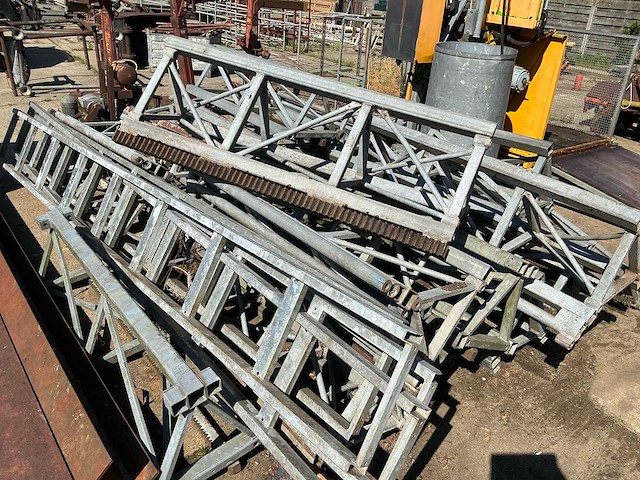 Bouwlift met stelling - afbeelding 4 van  10