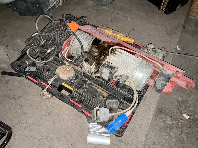 Bouwlift - afbeelding 1 van  3