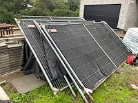 Bouwmaterialen / set van 6 barrières + 13 voetstukken