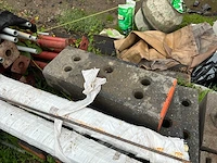 Bouwmaterialen / set van 6 barrières + 13 voetstukken - afbeelding 3 van  8