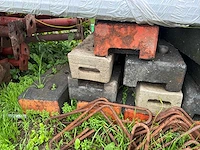 Bouwmaterialen / set van 6 barrières + 13 voetstukken - afbeelding 4 van  8