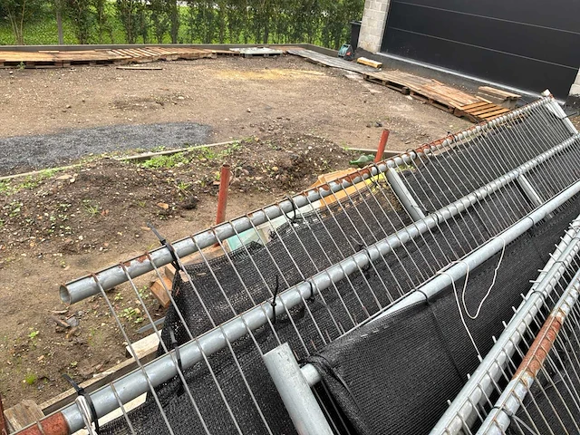 Bouwmaterialen / set van 6 barrières + 13 voetstukken - afbeelding 7 van  8