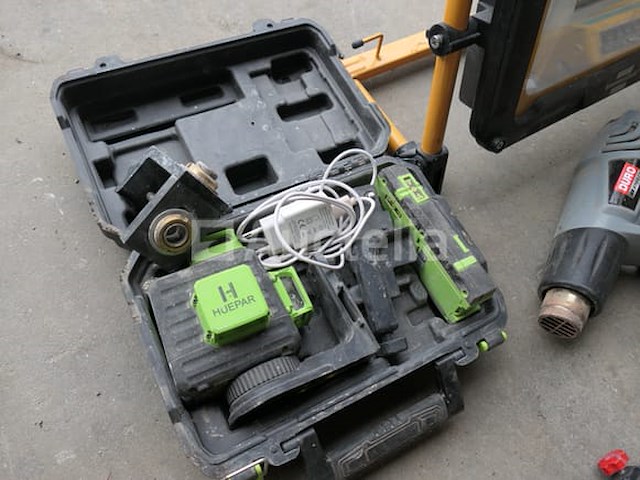 Bouwplaatsspotlight, heteluchtpistool, radio, laservizier - afbeelding 2 van  7