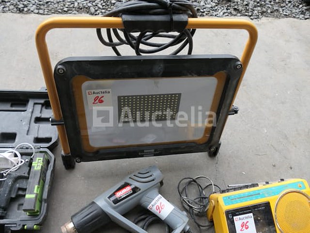 Bouwplaatsspotlight, heteluchtpistool, radio, laservizier - afbeelding 6 van  7