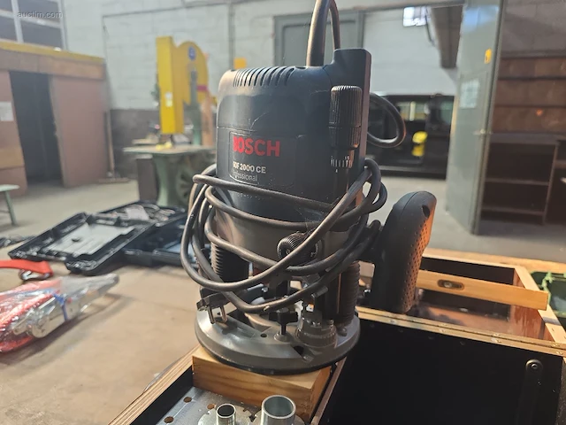 Bovenfrees bosch gof 2000 ce - afbeelding 1 van  6