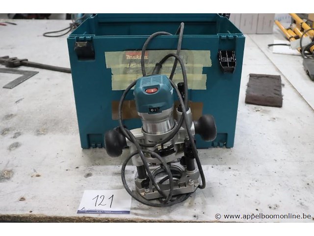 Bovenfrees makita rt0700c, 710w, werking niet gekend - afbeelding 1 van  2