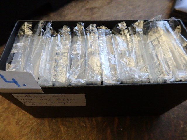 Box met 12 pakjes energie pokemonkaarten - afbeelding 2 van  3