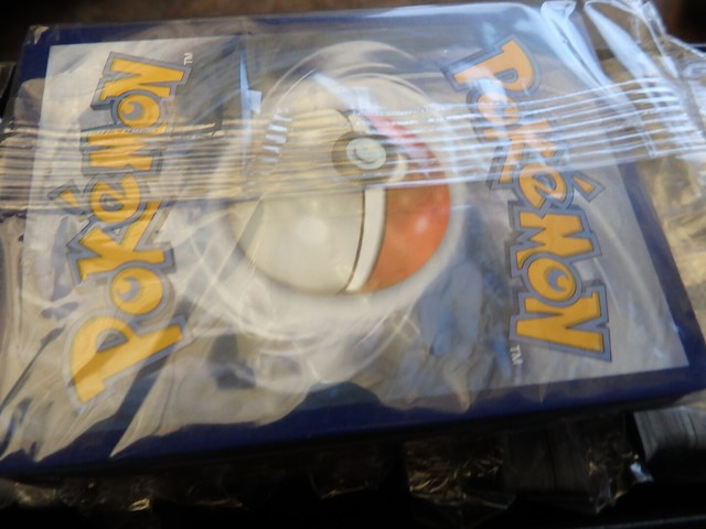 Box met 12 pakjes energie pokemonkaarten - afbeelding 3 van  3