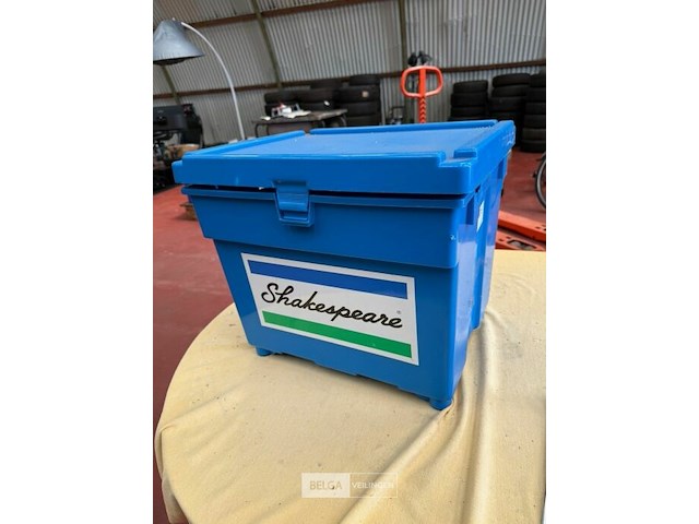 Box met div vissersbenodigdheden - afbeelding 1 van  7